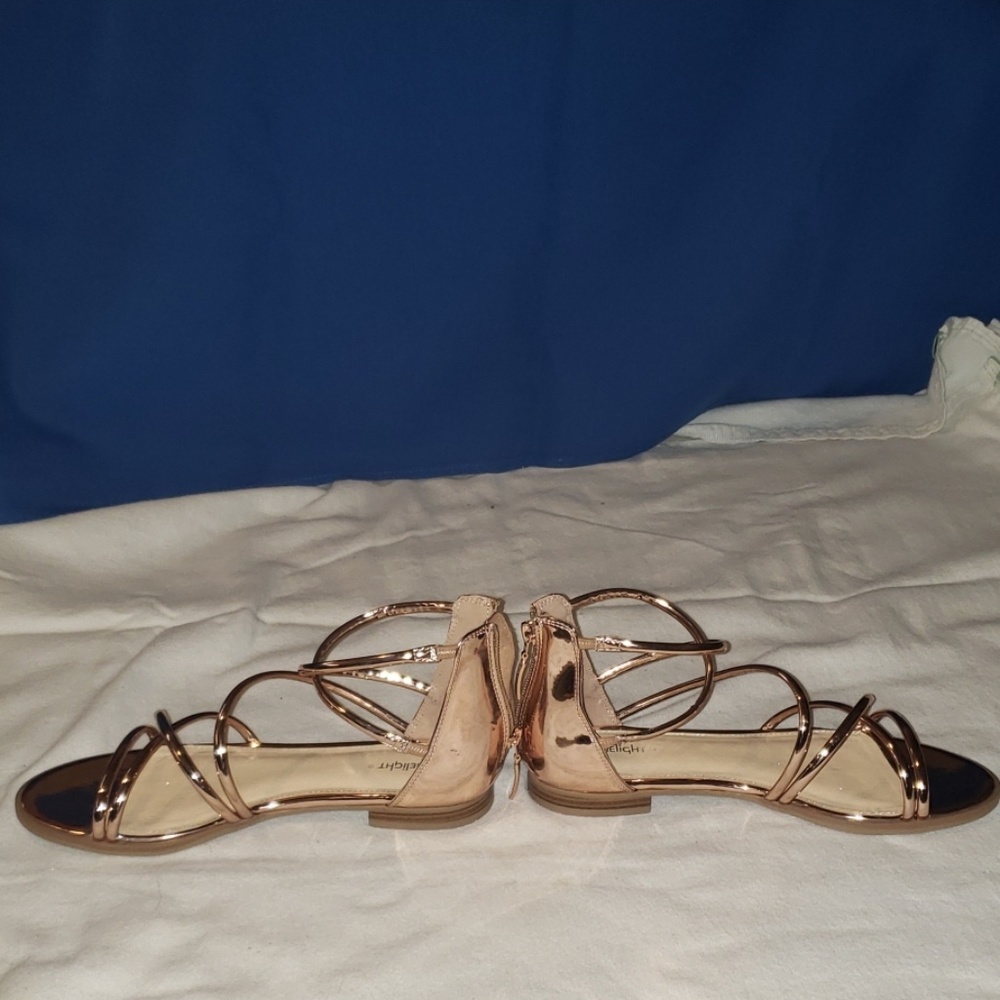 Light Sandals - Picture 3 of 4